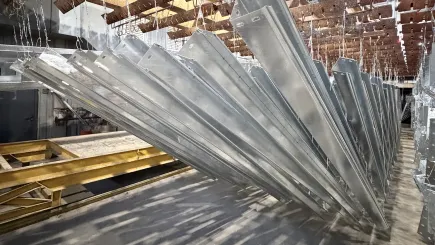 Горячее цинкование кабельных лотков и профилей: Максимальная защита для тяжелых условий