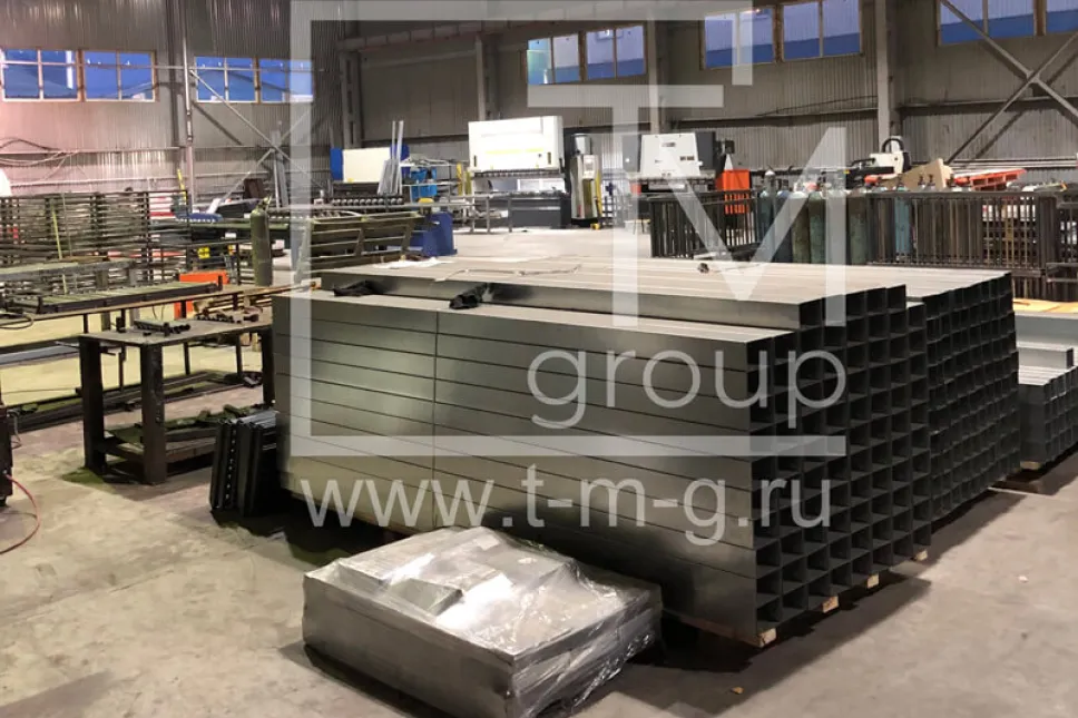 металлические лотки в паках на складе